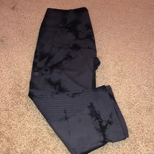 Lululemon in the Flow Capris (Dark Gray/Black)
